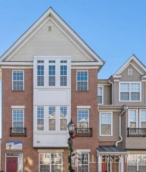 property at 24 Roosevelt Ave