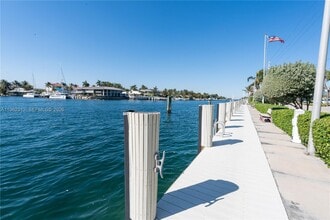 1021 Hillsboro Mile in Hillsboro Beach, FL - Building Photo - Building Photo