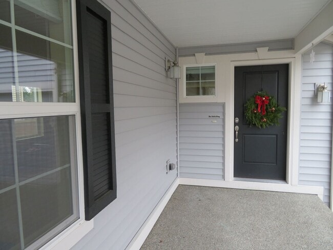 1077 Hiton Cir in Dupont, WA - Foto de edificio - Building Photo