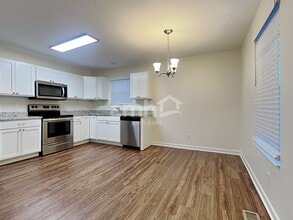 7450 Sterling Springs Way in Burlington, KY - Foto de edificio - Building Photo