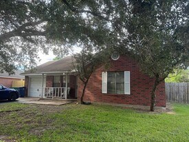 1139 Christy Dr in Angleton, TX - Building Photo