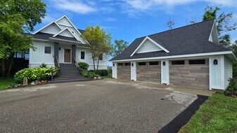 7616 1st St in Onekama, MI - Building Photo