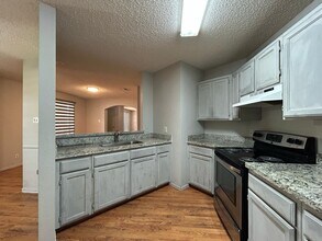 601 St James Dr in Laredo, TX - Building Photo - Building Photo