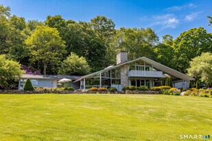 250 Westledge Dr in Torrington, CT - Building Photo