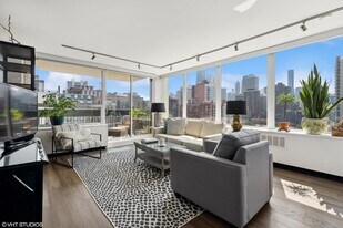 1355 N Sandburg Ter, Unit 1402D in Chicago, IL - Building Photo