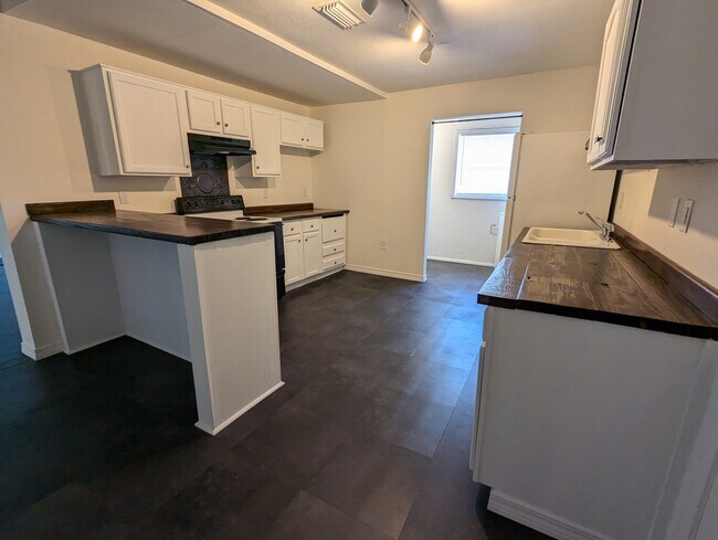 916 Shelton Beach Rd in Saraland, AL - Building Photo - Building Photo