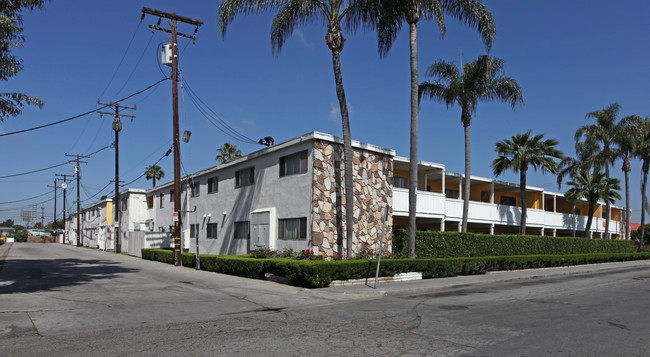 Tropical Palms Apartments in Long Beach, CA - Building Photo - Building Photo