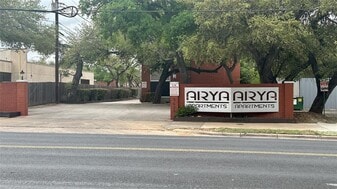 5426 Menchaca Rd in Austin, TX - Building Photo