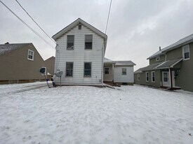 826 W Highland Ave in Ravenna, OH - Building Photo