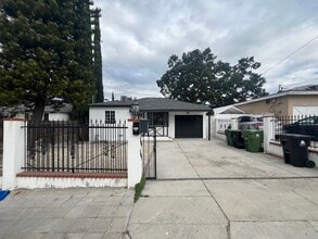 7661 Beckett St in Los Angeles, CA - Foto de edificio - Building Photo