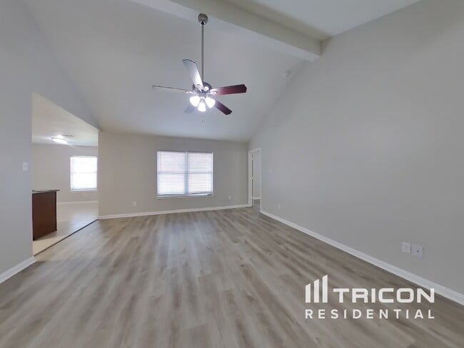 1003 Marigold Rd in Baytown, TX - Building Photo - Building Photo