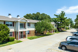 Hyde Park Townhomes & Apartments in Columbia, MO - Building Photo - Building Photo