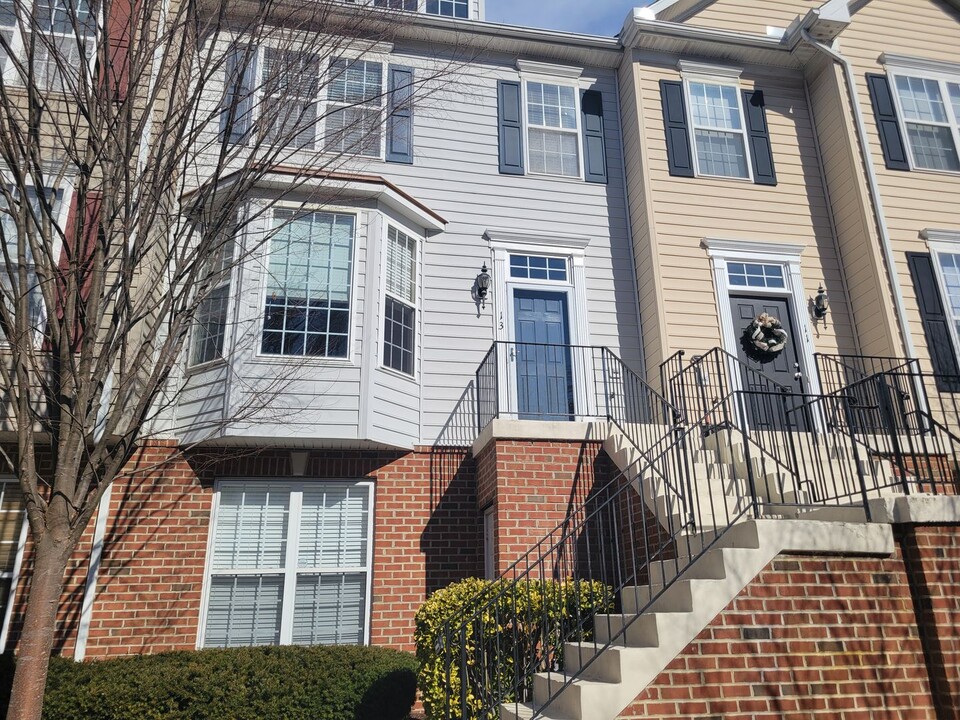 13 Harbour Heights Dr in Annapolis, MD - Building Photo