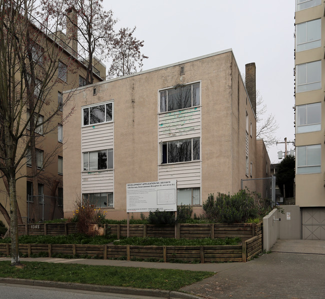 1365 Burnaby St in Vancouver, BC - Building Photo - Building Photo