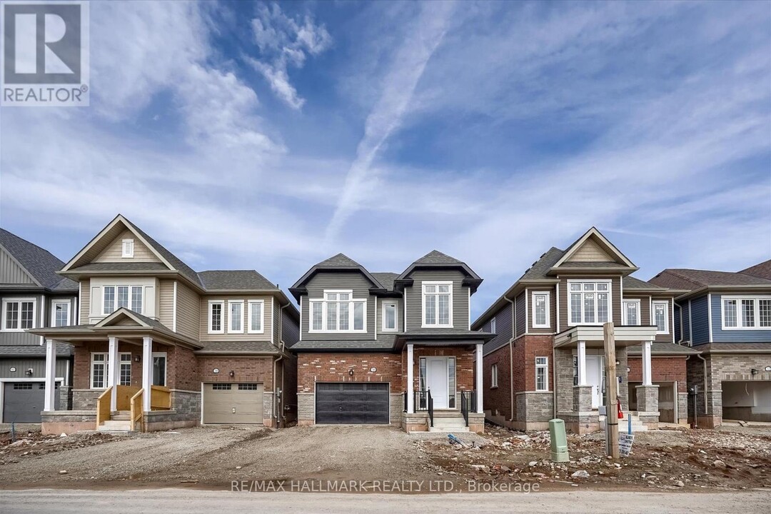 76 Molozzi St in Erin, ON - Building Photo