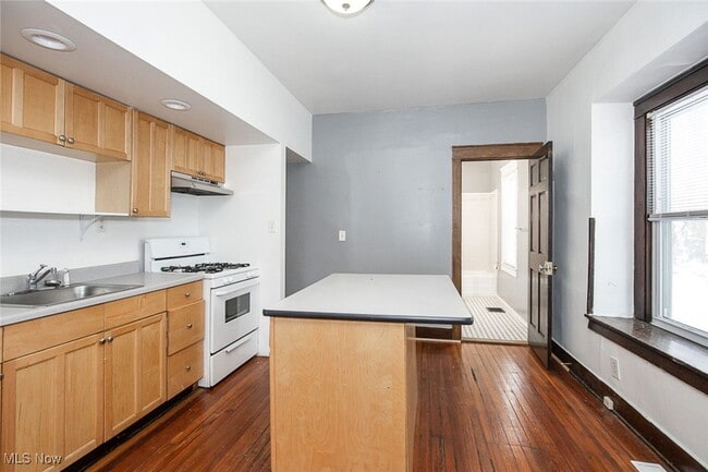 6911 Franklin Blvd in Cleveland, OH - Building Photo - Building Photo