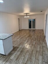 Stacey Bear Apartments in La Vernia, TX - Foto de edificio - Building Photo