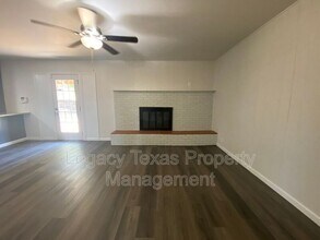 211 S Nolan River Rd in Cleburne, TX - Building Photo - Building Photo