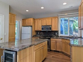 12150 SW Sheldrake Way in Beaverton, OR - Building Photo - Building Photo