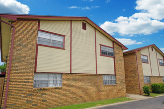 Sherwood Pointe Apartments in Shawnee, OK - Foto de edificio - Building Photo