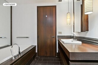 40 Broad St in New York, NY - Building Photo - Building Photo