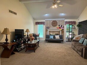 456 Essex Dr in Rochester Hills, MI - Building Photo - Building Photo
