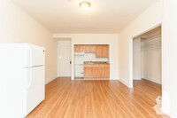 2770 N Milwaukee Ave, Unit 102 in Chicago, IL - Building Photo - Building Photo