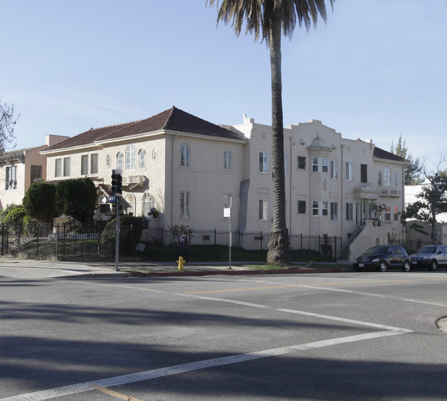 3810-3810 1/2 W 1st St in Los Angeles, CA - Foto de edificio - Building Photo