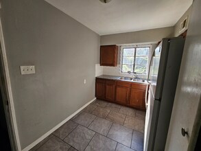 23 Beacon Ave in Ferguson, MO - Foto de edificio - Building Photo