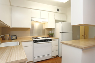 Oakpoint Apartments in Carmichael, CA - Building Photo - Interior Photo