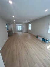 6 Park Pl in Great Neck, NY - Building Photo - Building Photo