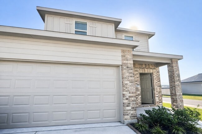 1739 Royal Rim Dr