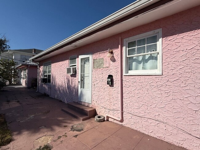 401 N Wild Olive Ave in Daytona Beach, FL - Building Photo - Building Photo