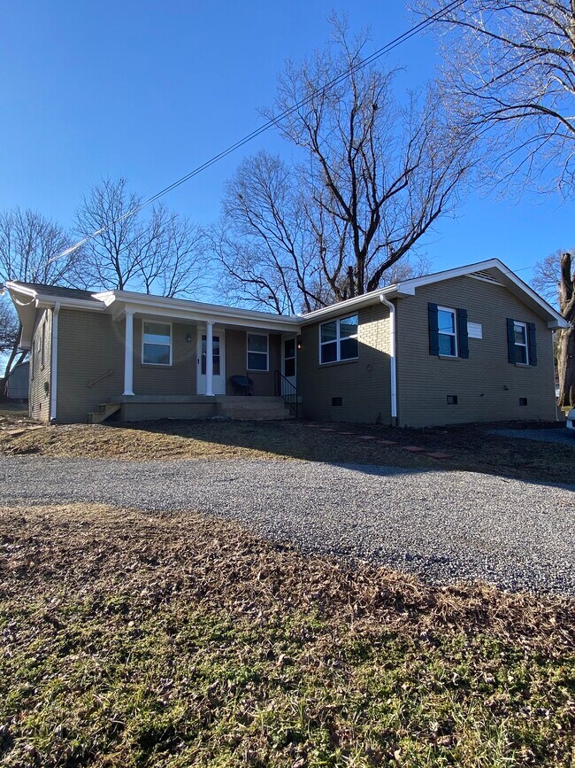 2337 Riverside Dr Rentals in Nashville, TN