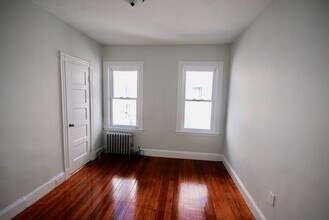 15 Cawfield St, Unit 1 in Boston, MA - Foto de edificio - Building Photo