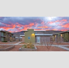 Azotea Apartments 62+ in Alamogordo, NM - Foto de edificio - Building Photo
