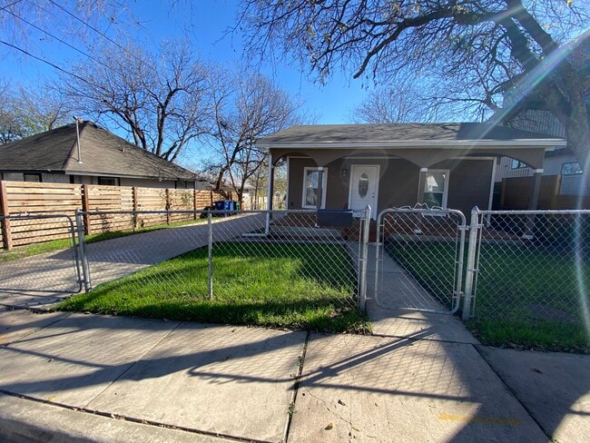 2511 E 9th St in Austin, TX - Foto de edificio - Building Photo
