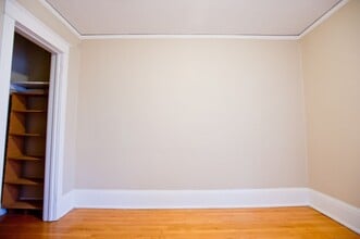 $1095 – 1 BR, 1 BA Apt, Incl Heat & Electric - Close to UW-Milwaukee - 3000 N Oakland Ave in Milwaukee, WI - Building Photo - Building Photo