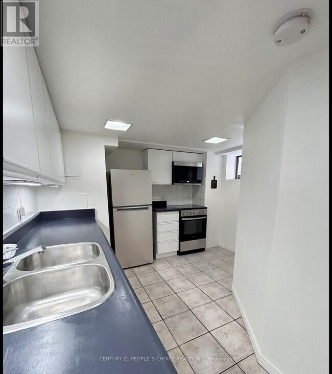 212 Oakwood Ave in Toronto, ON - Building Photo - Building Photo