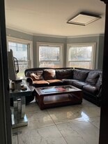 301 Riverside Ave, Unit FirstFloorFront in Scotia, NY - Building Photo