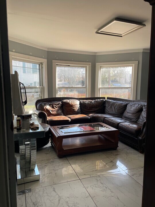 301 Riverside Ave, Unit FirstFloorFront in Scotia, NY - Foto de edificio