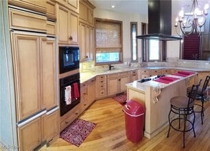 1911 E 73rd St in Cleveland, OH - Building Photo - Building Photo
