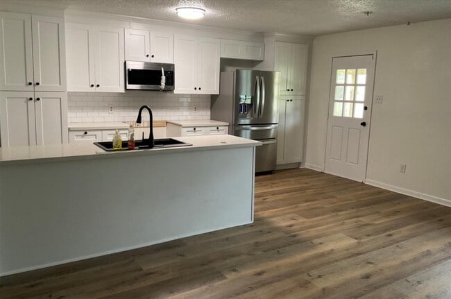 2006 Chester St in Dayton, TX - Building Photo - Building Photo