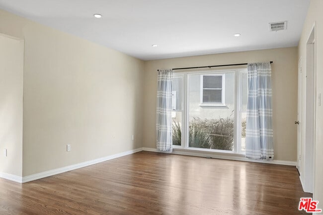 1201 Columbia Pl in Pasadena, CA - Building Photo - Building Photo