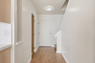 531 Esplanade, Unit 912 in Redondo Beach, CA - Building Photo - Building Photo