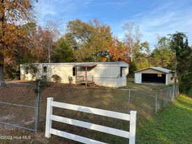 727 Lea Dr in Hampstead, NC - Building Photo - Building Photo