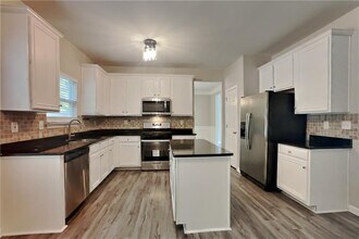 1420 Rocky Shoals Ln in Suwanee, GA - Building Photo - Building Photo