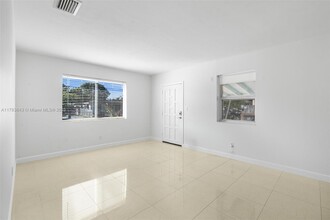 3421 SW 35th St in West Park, FL - Foto de edificio - Building Photo