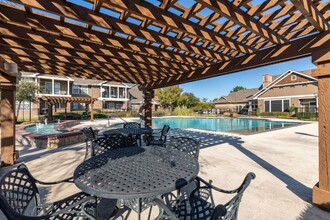 Sequoia Park Apartments in Denton, TX - Foto de edificio - Building Photo