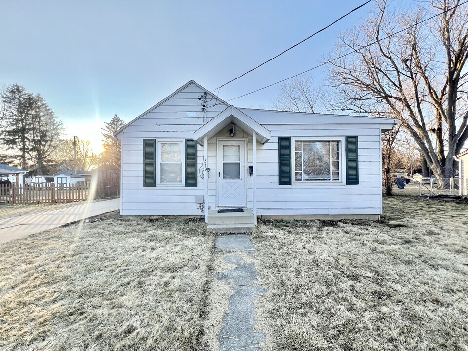 319 N Walnut St in Janesville, WI - Building Photo